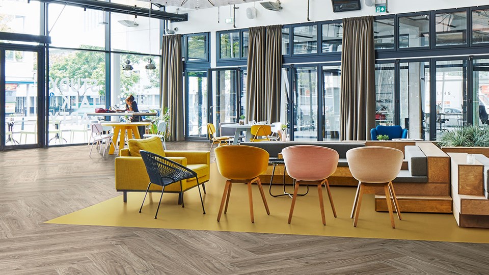 1180x664_Allura_Wood-Stone_a63499-w60308_office_meeting_room